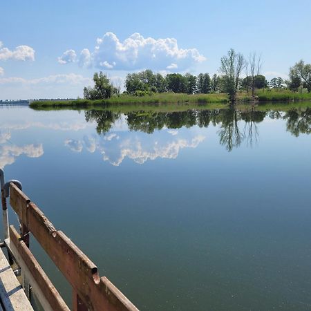 Domek Nad Jeziorem Przy Lini Brzegowej Gorowychy, Pomorzeヴィラ エクステリア 写真